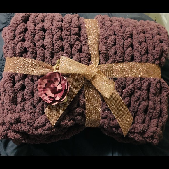 Chunky knit blanket (chenille yarn) - Throw/Lapghan available in many colors) - Picture 7 of 16